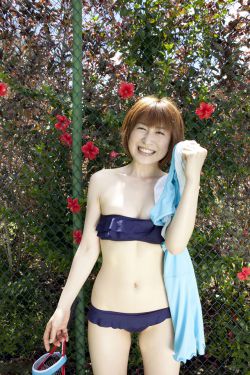 美妇翘起丰臀娇乳欲伦